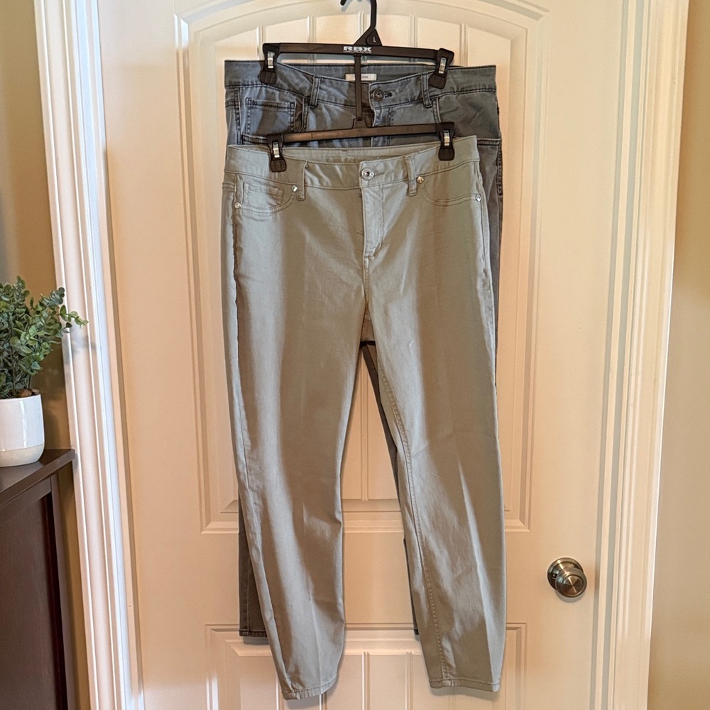 Maurices Women's Gray and Tan Straight Leg Jeans